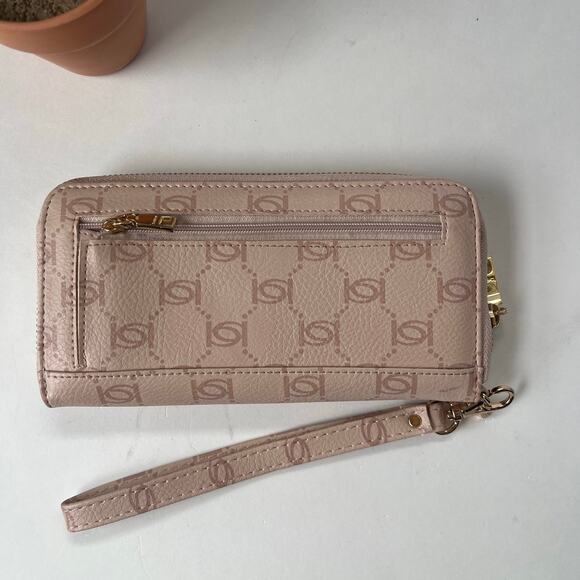 Y2K Bebe Pink Clutch Wristlet Wallet Faux Leather Logo Embossed Zip Preppy Glam - Picture 5 of 8